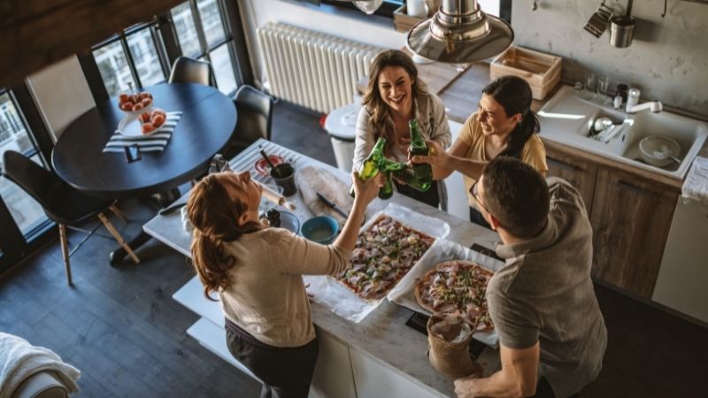 Festa de aniversário em casa com petiscos simples